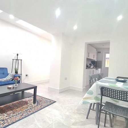 Cosy Room In Manor Park 伦敦 外观 照片